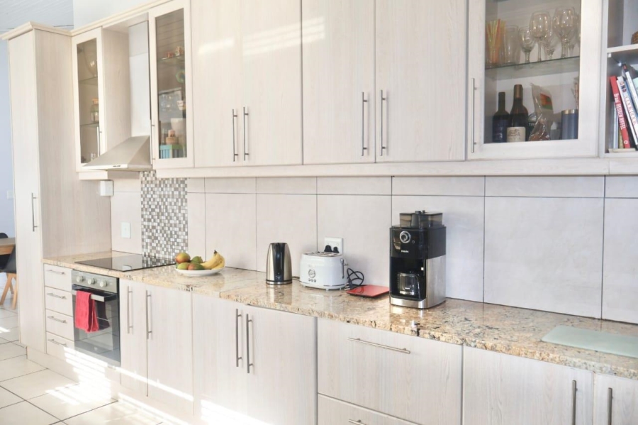 To Let 3 Bedroom Property for Rent in Loevenstein Western Cape
